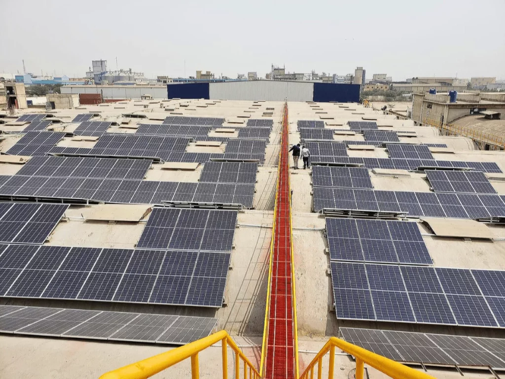 Blue solar panel arrays 545w installed in Karachi for commercial solar project