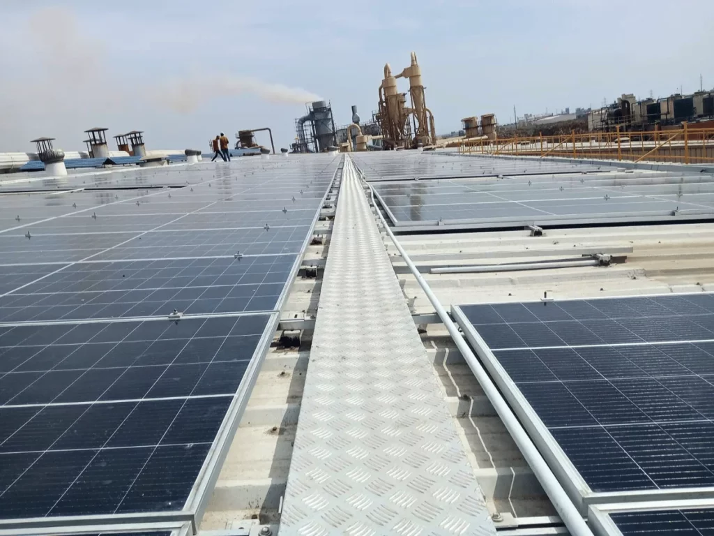 A beautiful 550kw solar array with blue panels in Karachi