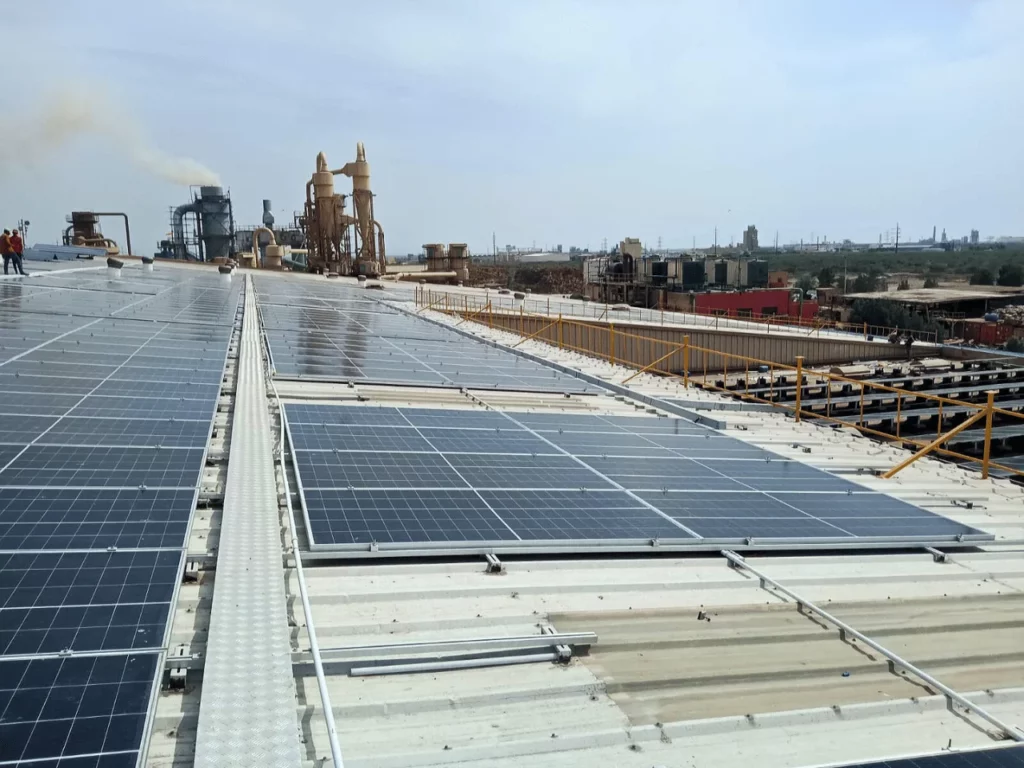 A beautiful 550kw solar array with blue panels in Karachi